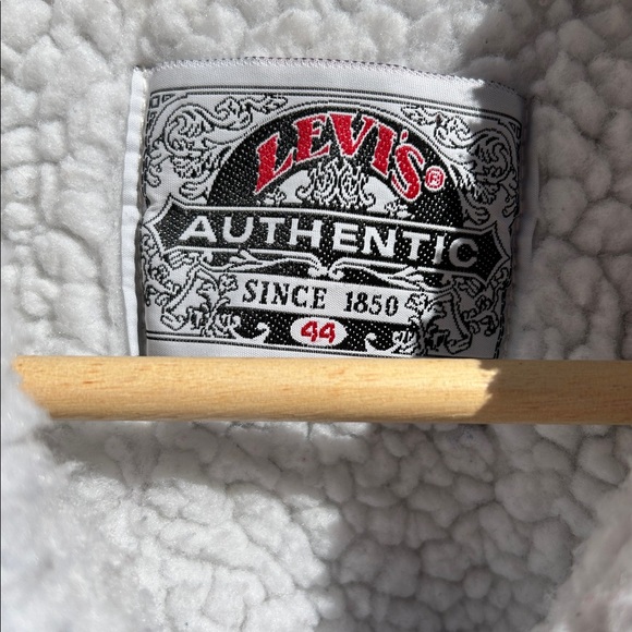 Vintage 80’s Levi's Men's Trucker 3 Denim Jacket with White Sherpa Lining - Picture 2 of 11